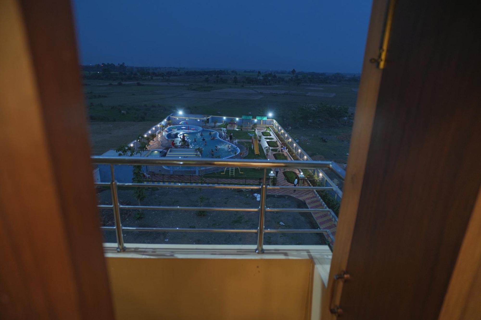 Hotel Aarohi Tarapith Exterior foto